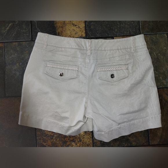 White House Black Market Shorts Size 4 - Picture 3 of 3